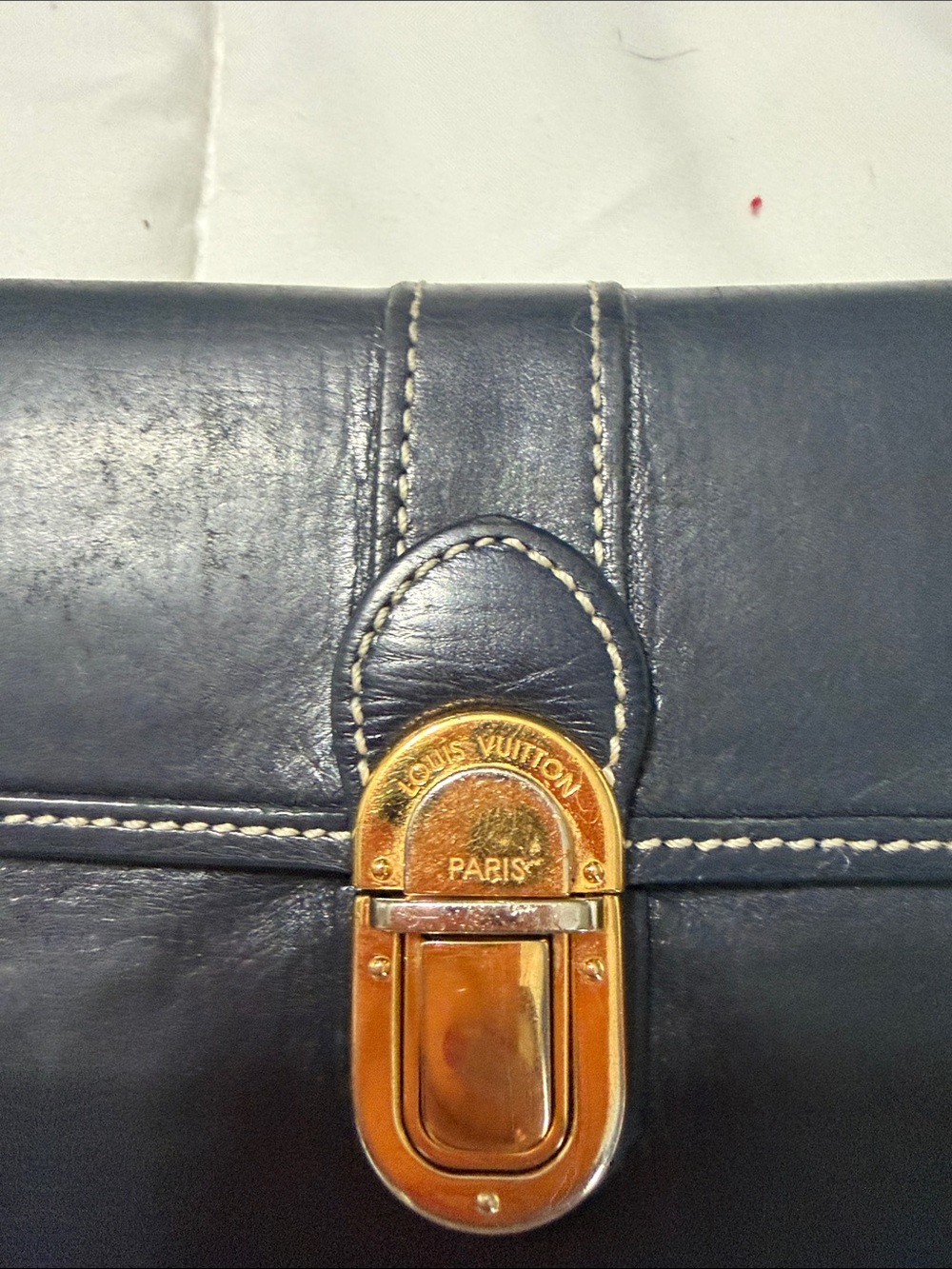 Authentic Louis Vuitton Utah Leather Sarah longwallet with gold toned pushlock. - Picture 2 of 10